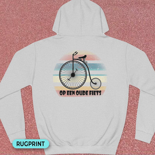 Op een oude fiets rugprint Hoodie