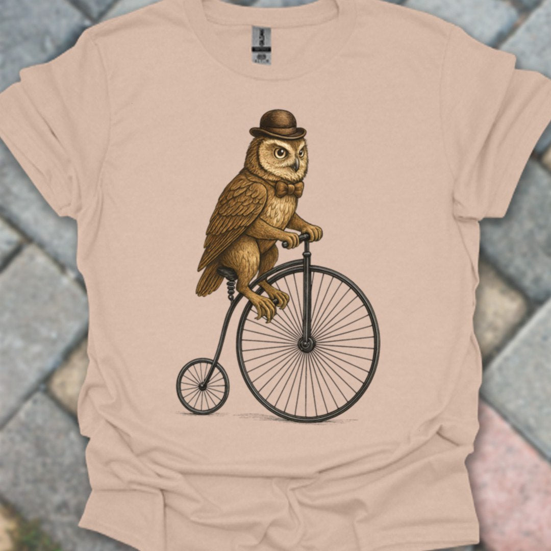 Uil op antieke fiets T‑Shirt