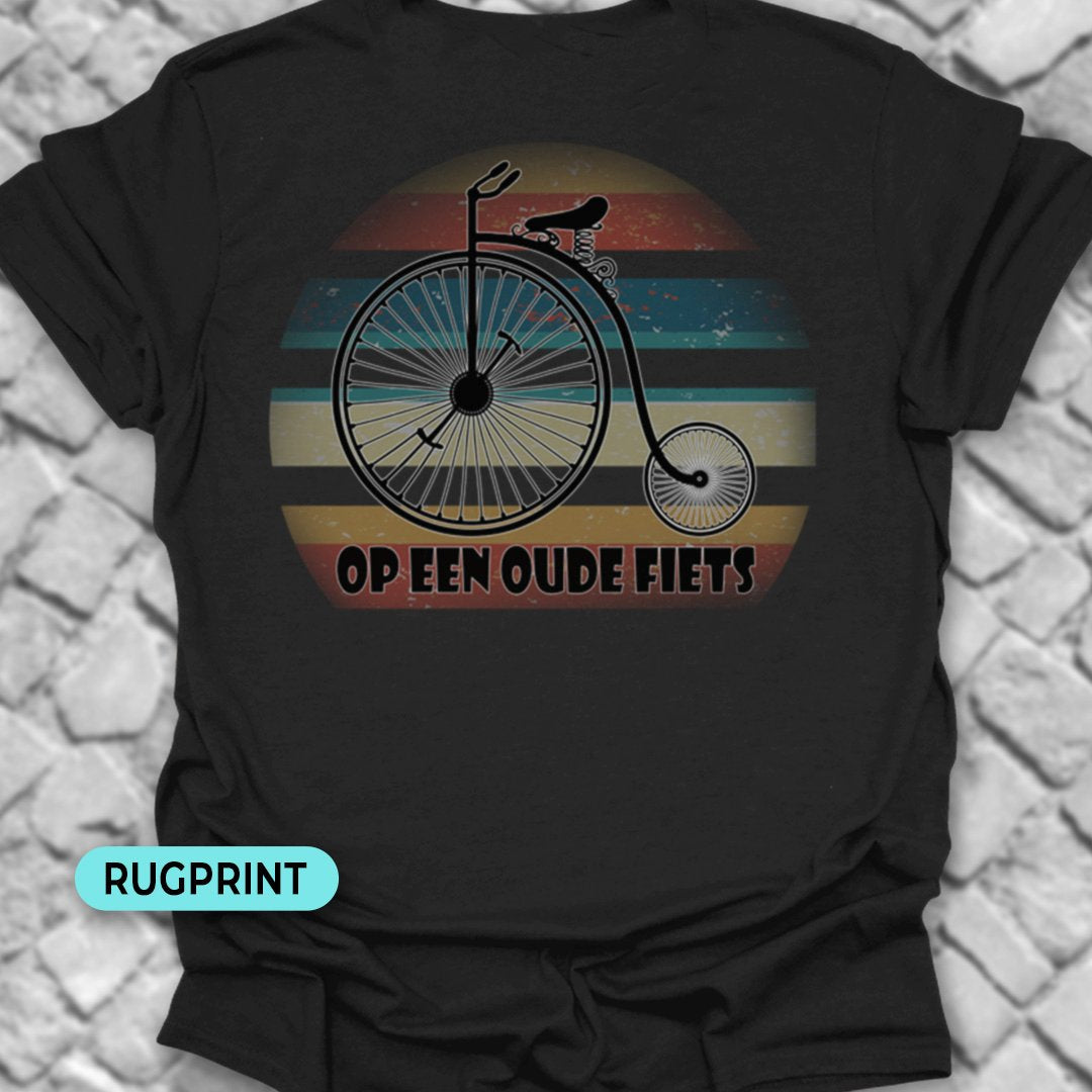 Op een oude fiets rugprint T‑Shirt