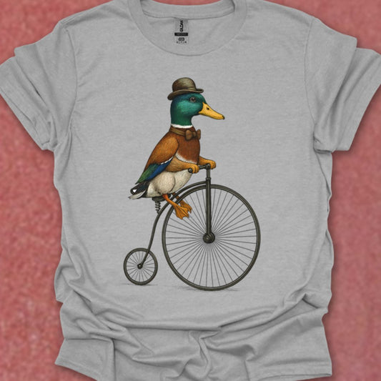 Woerd op antieke fiets T‑Shirt