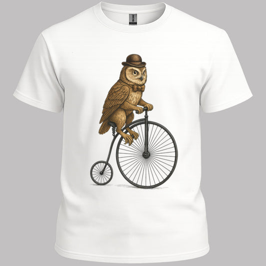 Uil op antieke fiets T‑Shirt