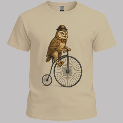Uil op antieke fiets T‑Shirt