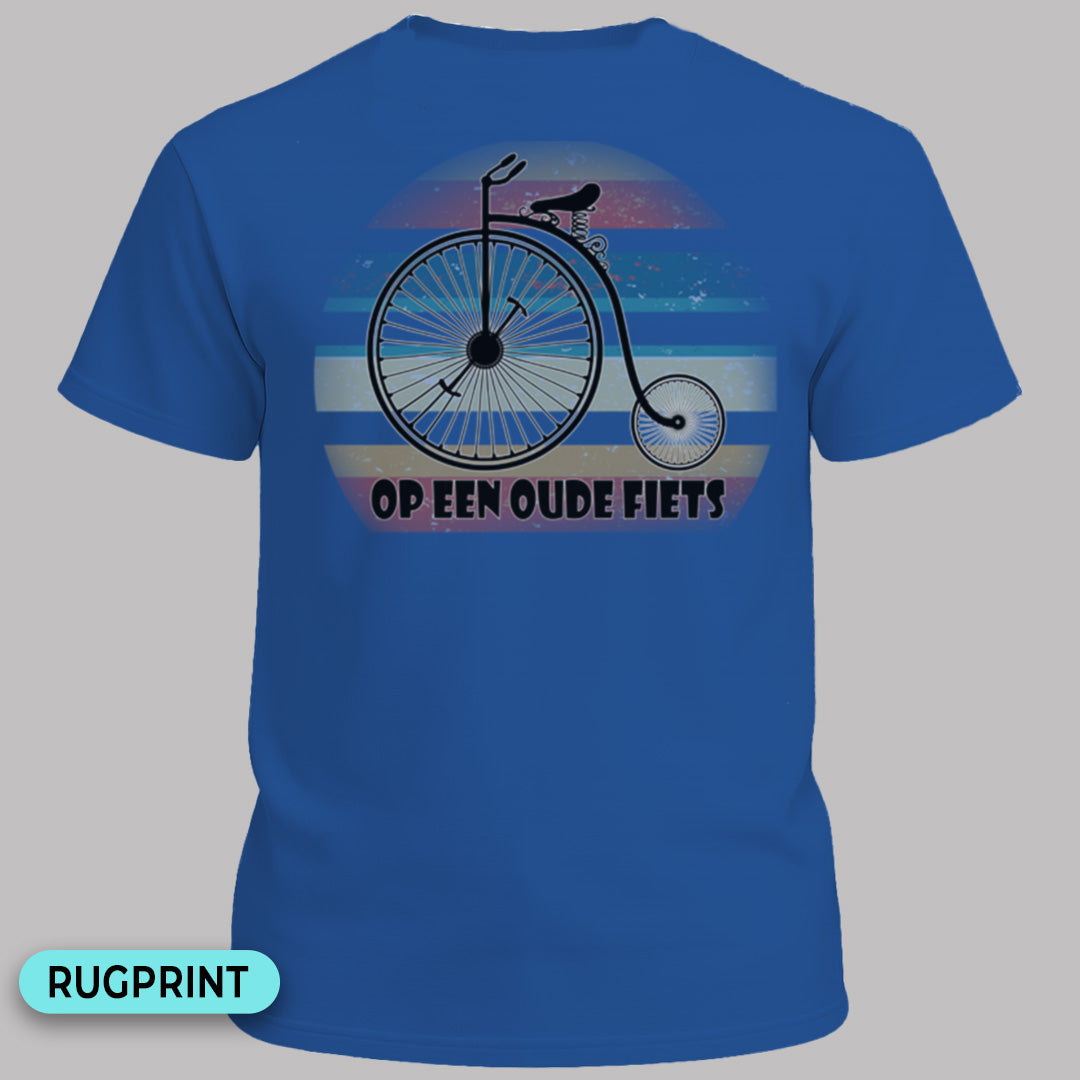 Op een oude fiets rugprint T‑Shirt