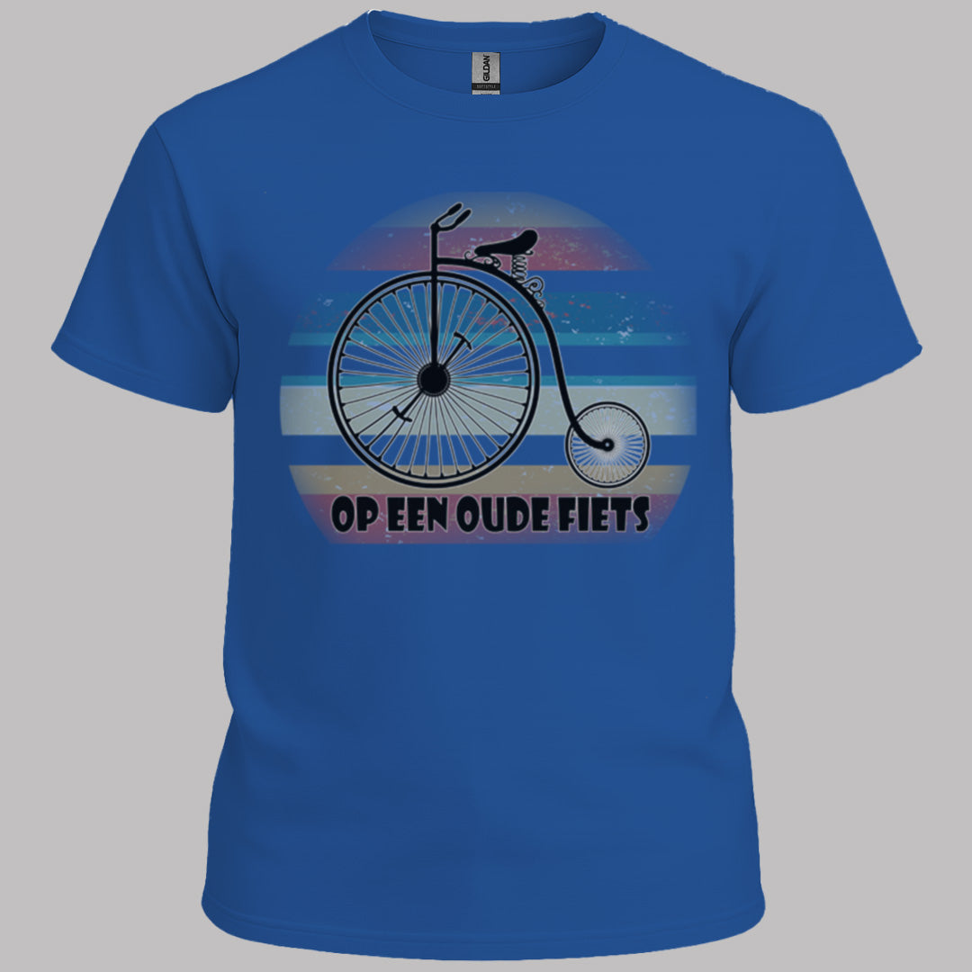 Op een oude fiets T‑Shirt