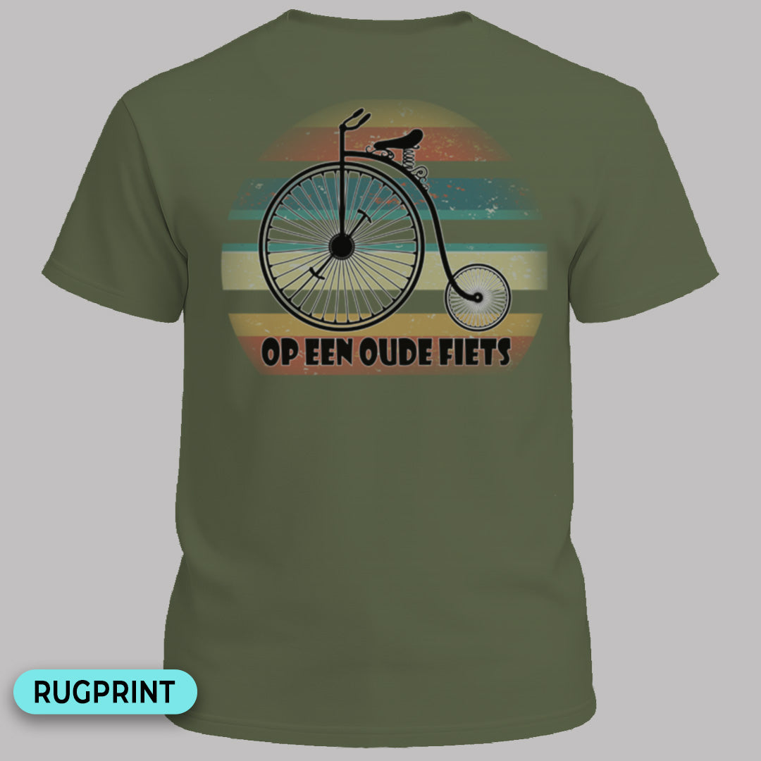 Op een oude fiets rugprint T‑Shirt