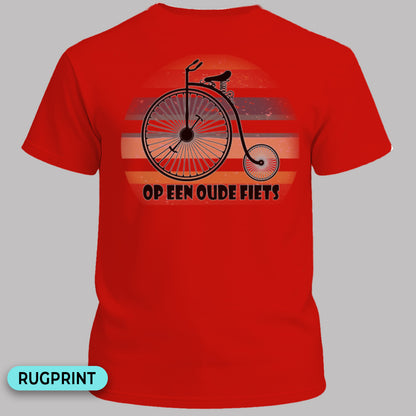 Op een oude fiets rugprint T‑Shirt