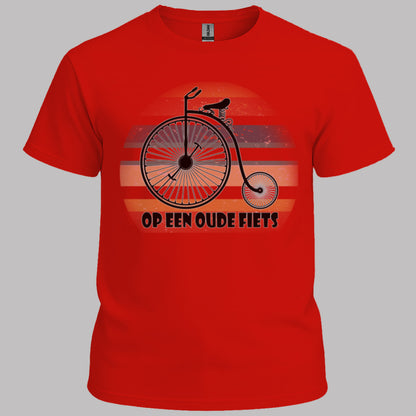 Op een oude fiets T‑Shirt