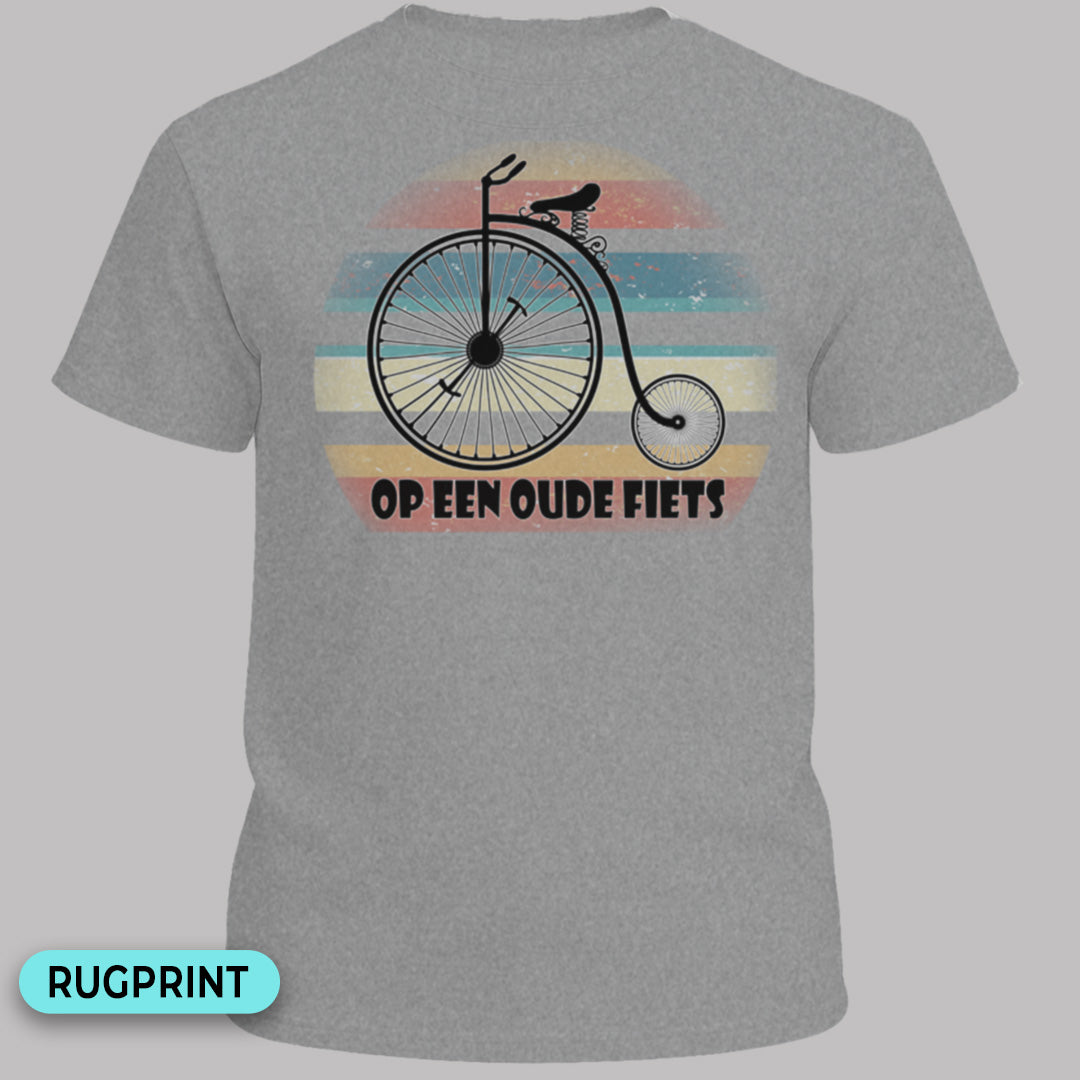 Op een oude fiets rugprint T‑Shirt