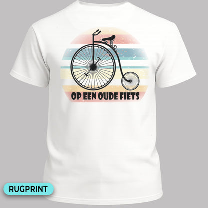 Op een oude fiets rugprint T‑Shirt