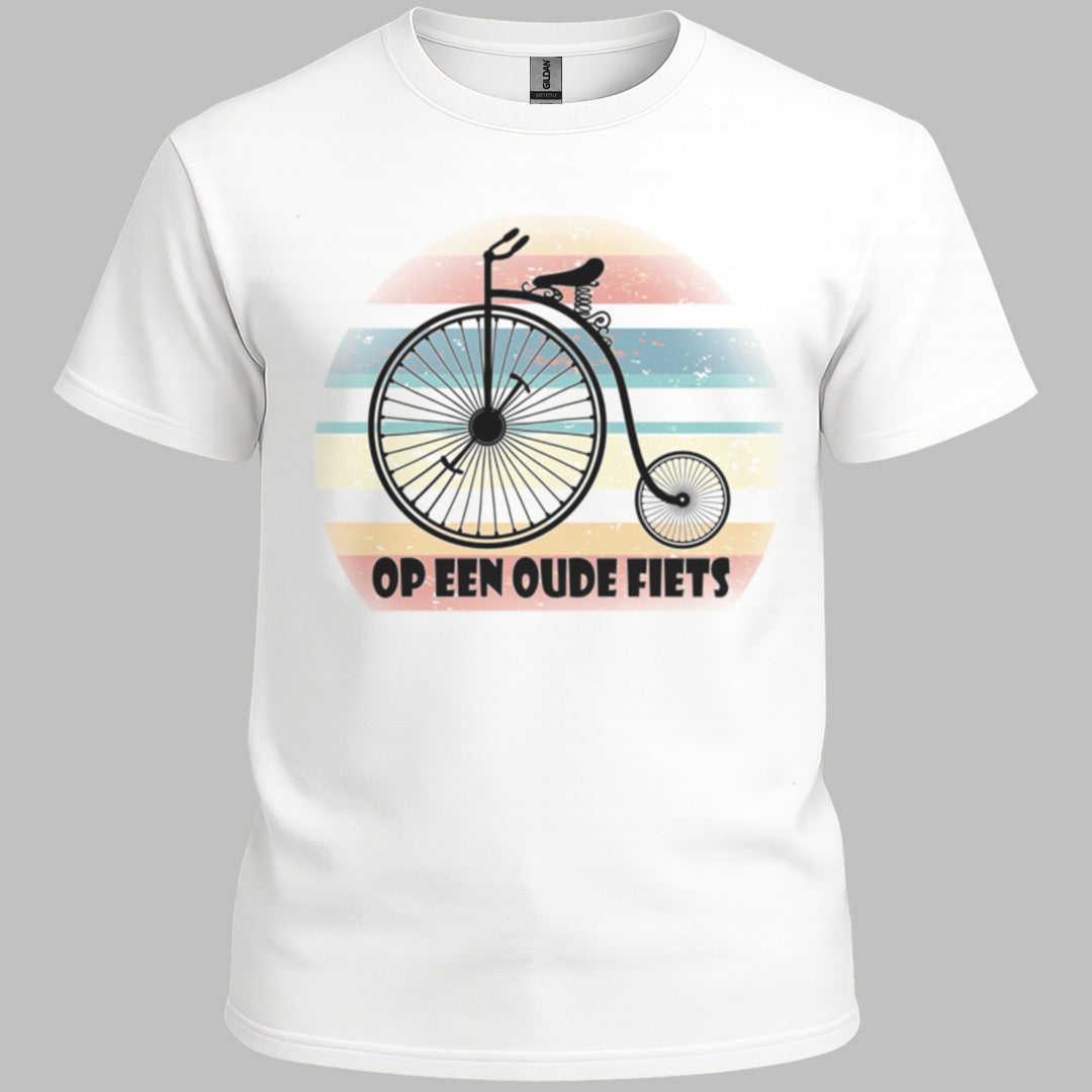 Op een oude fiets T‑Shirt