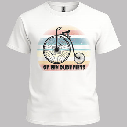 Op een oude fiets T‑Shirt