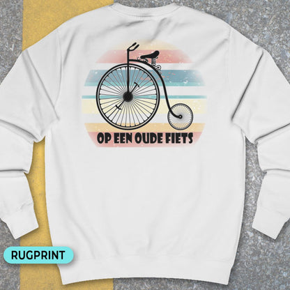 Op een oude fiets rugprint Sweater