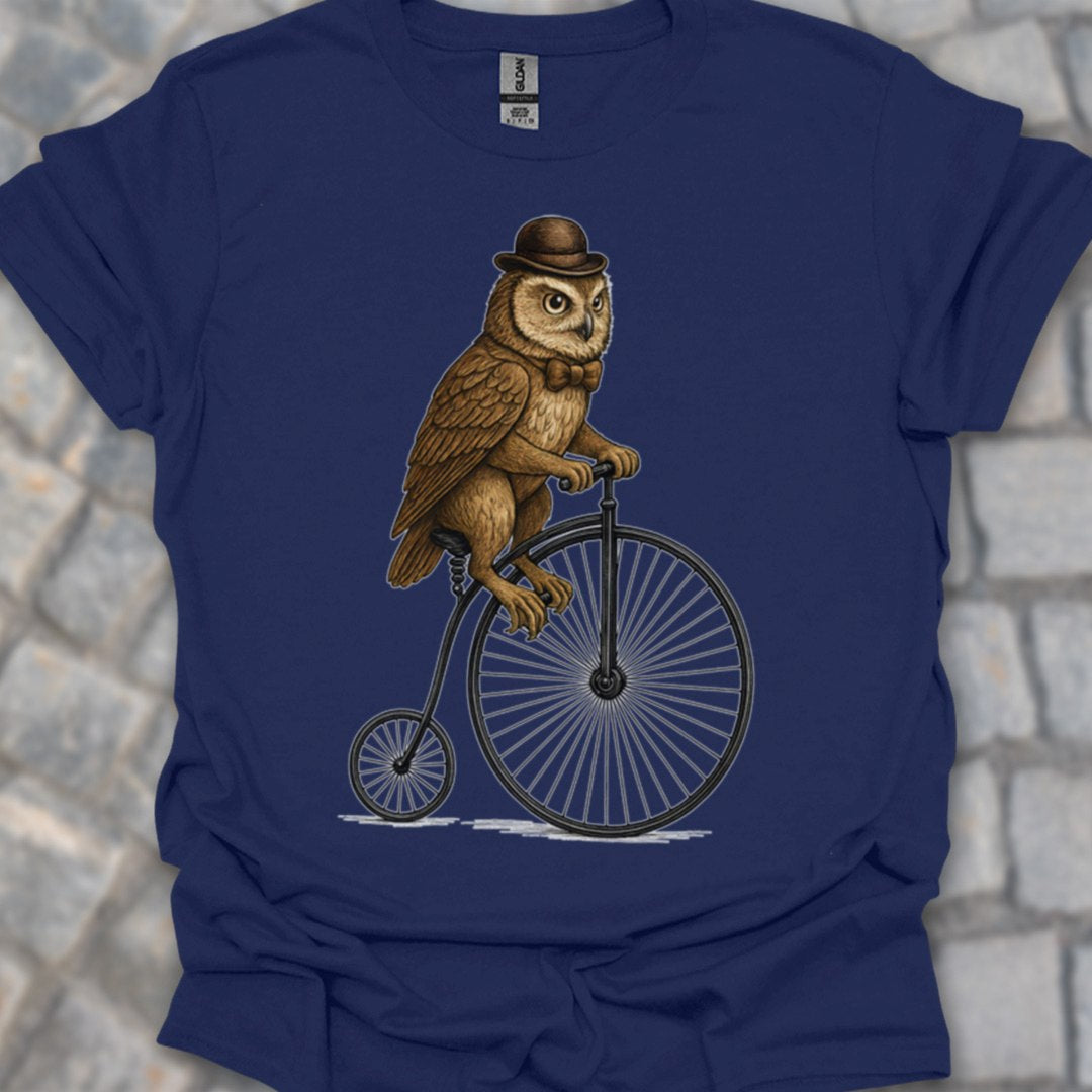 Uil op antieke fiets T‑Shirt