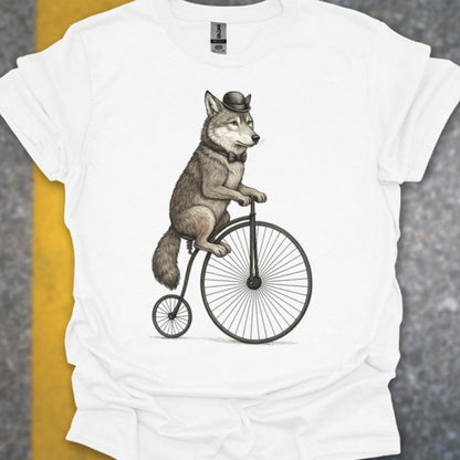 Wolf op antieke fiets T‑Shirt
