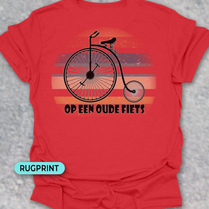 Op een oude fiets rugprint T‑Shirt