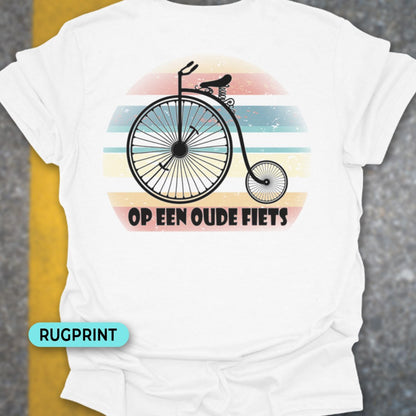 Op een oude fiets rugprint T‑Shirt