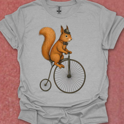 Eekhoorn op antieke fiets T‑Shirt